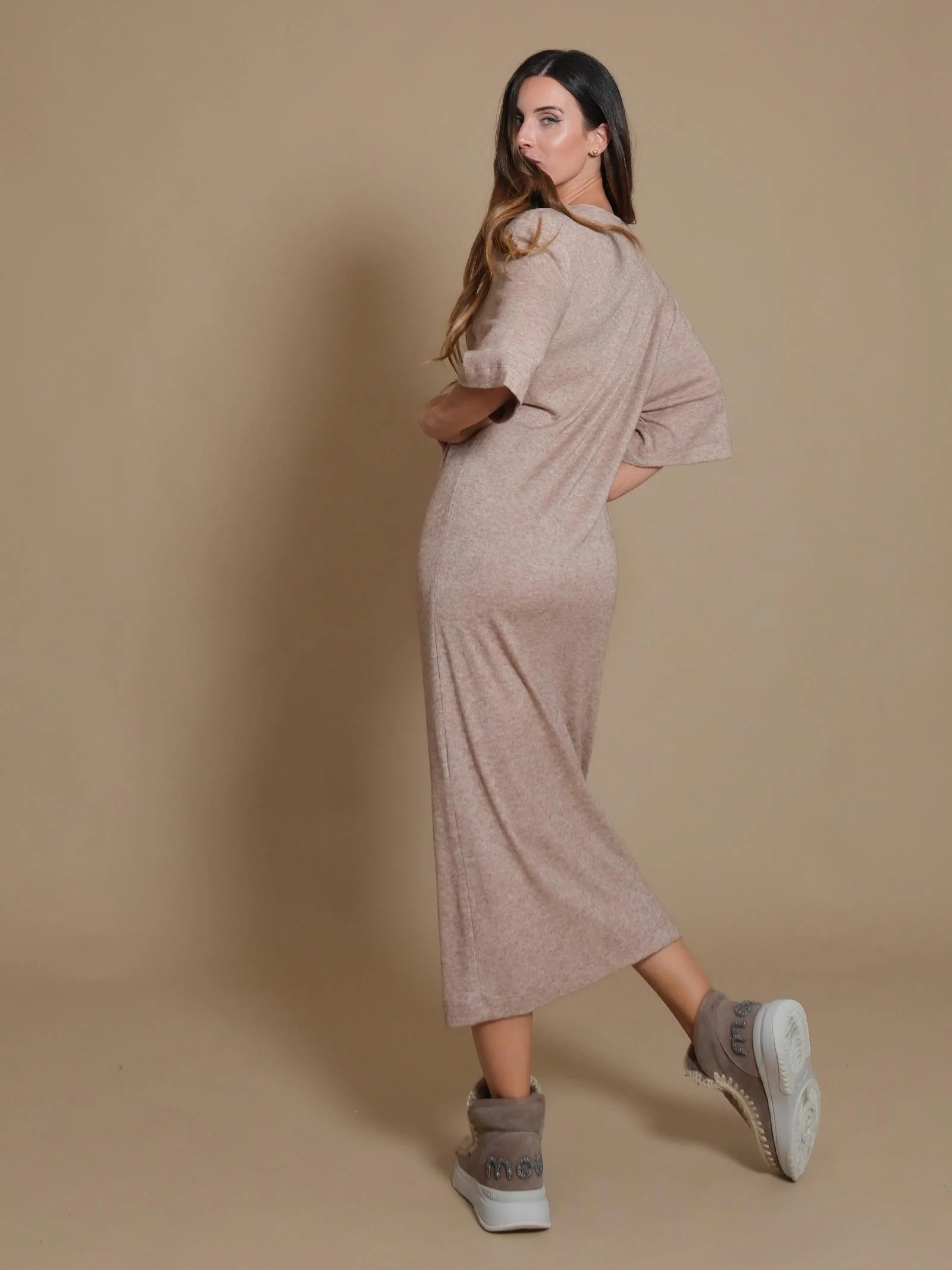 Abito Silence Limited marrone in maglia con spalline imbottite - Image 3