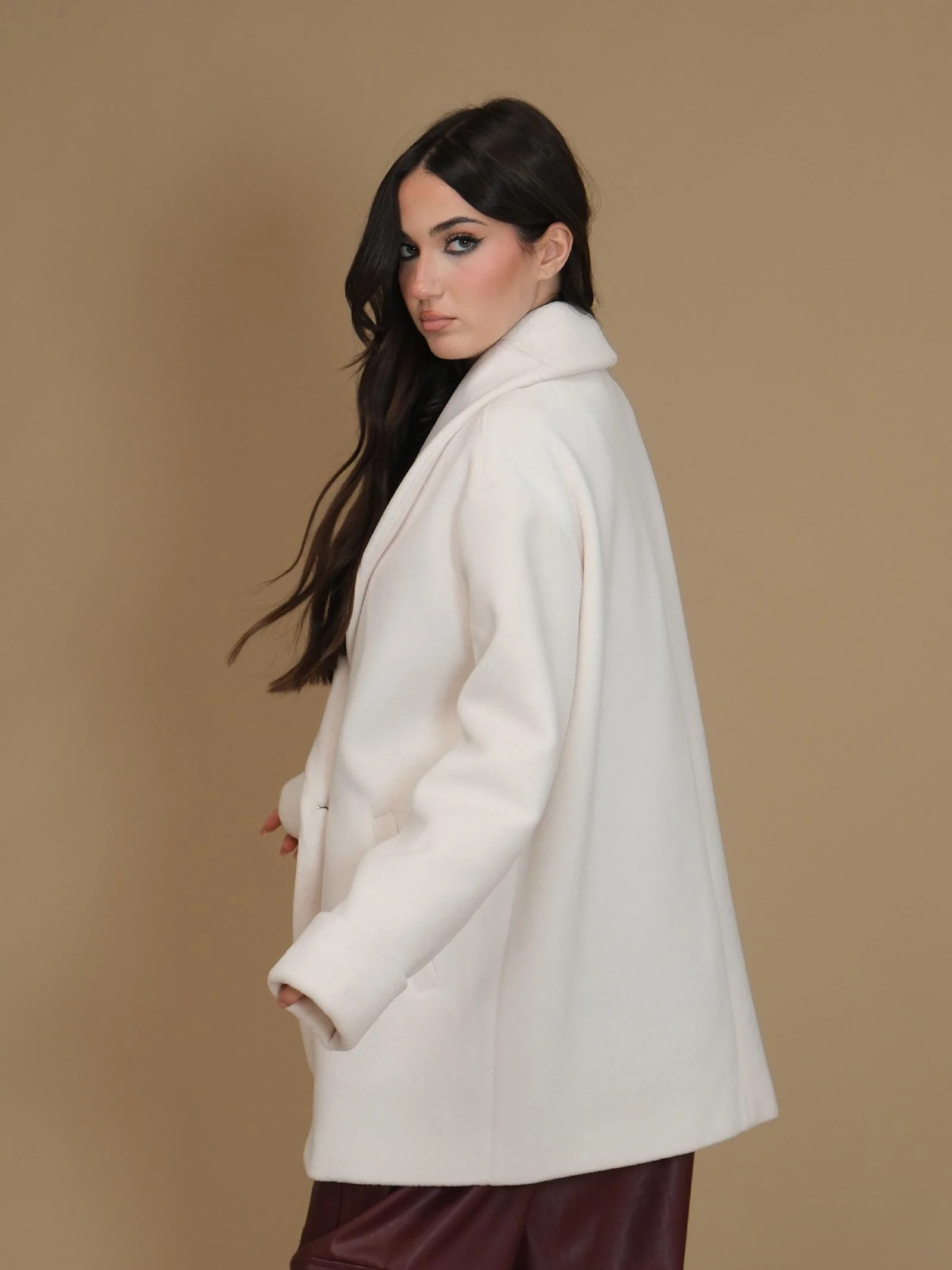 Cappotto over doppiopetto Silence Limited latte - Image 3