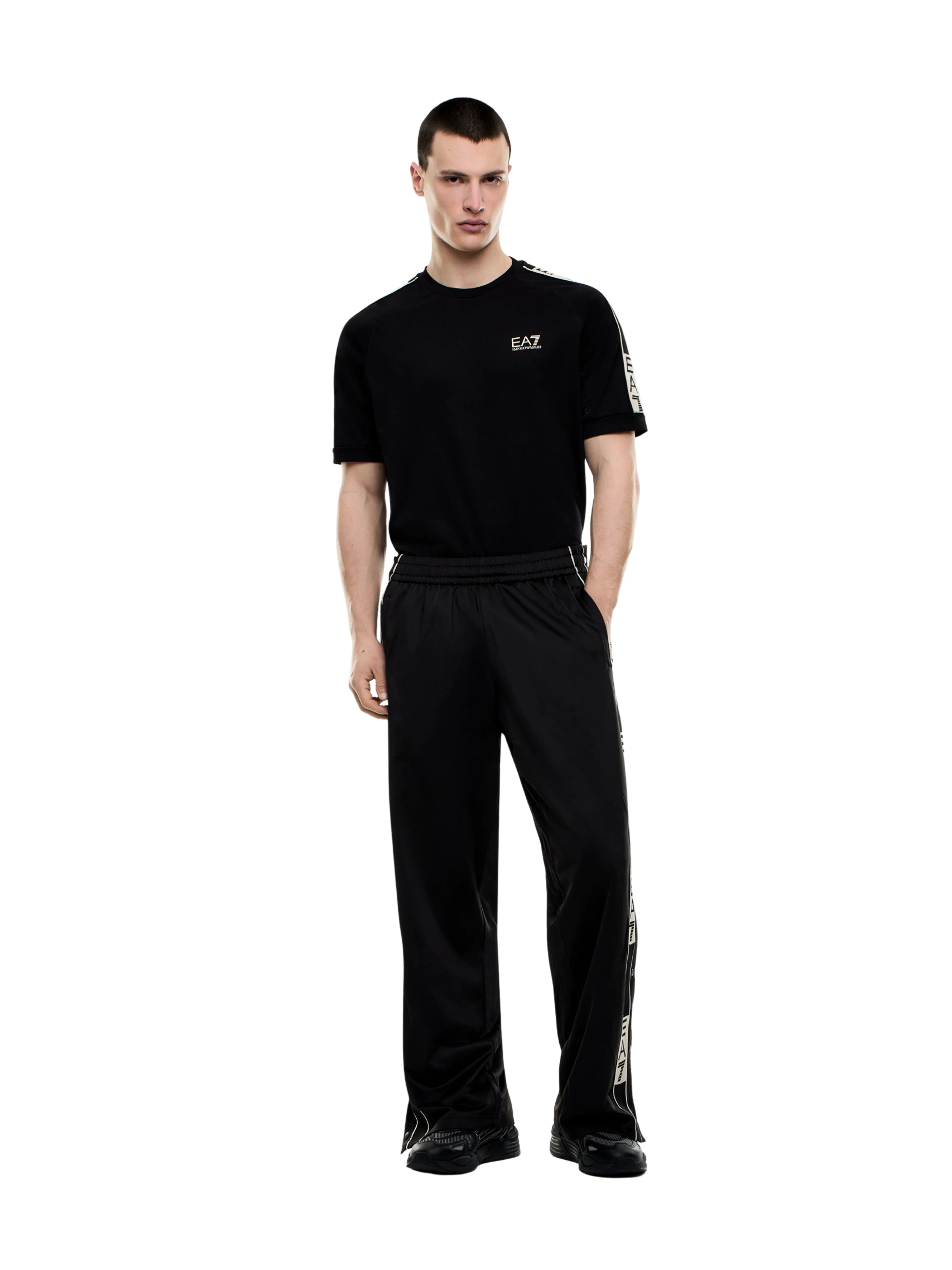 T-Shirt Armani EA7 nera con bande laterali - Image 5