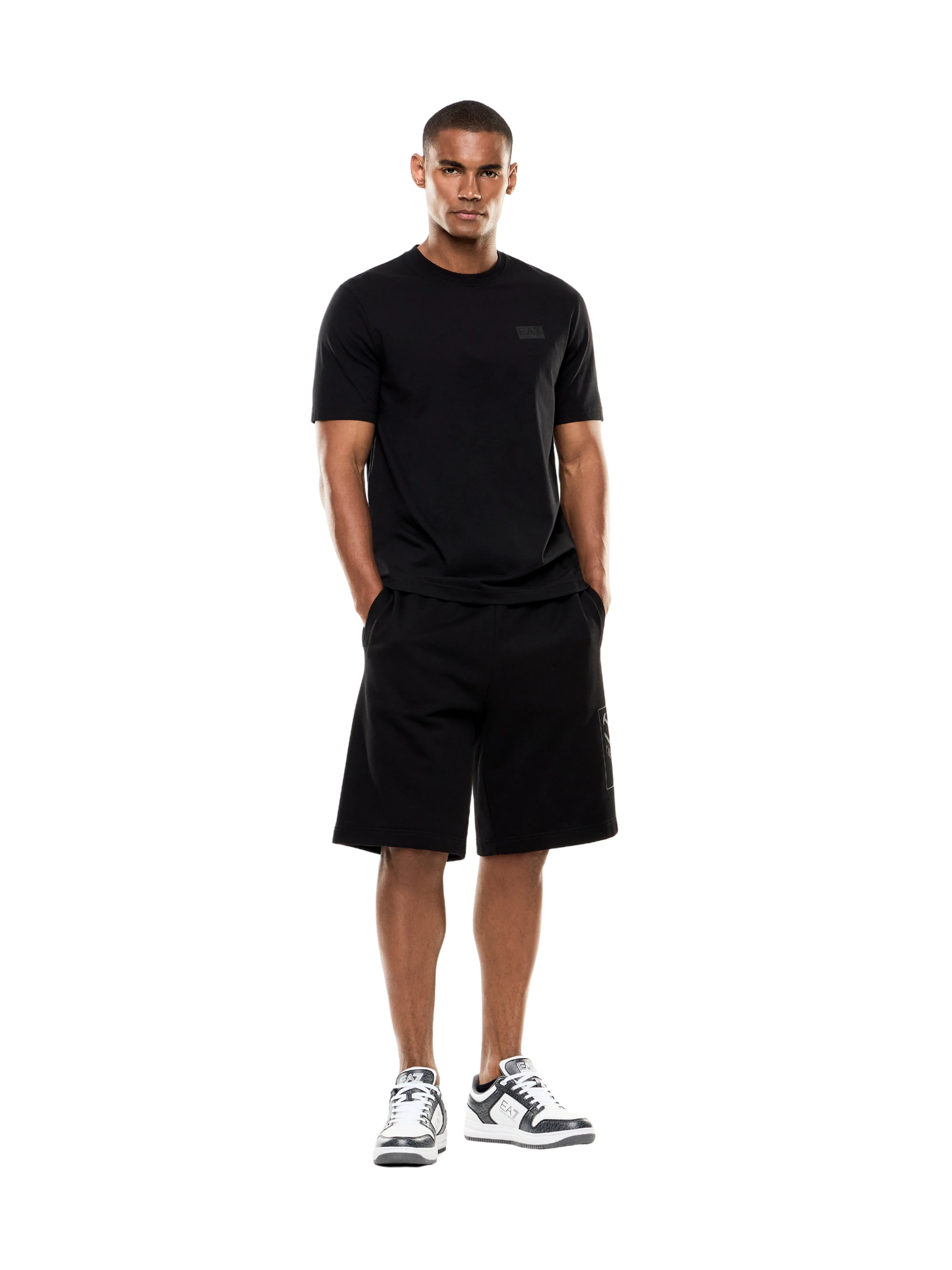 T-Shirt Armani EA7 nera con maxi logo sul retro - Image 5