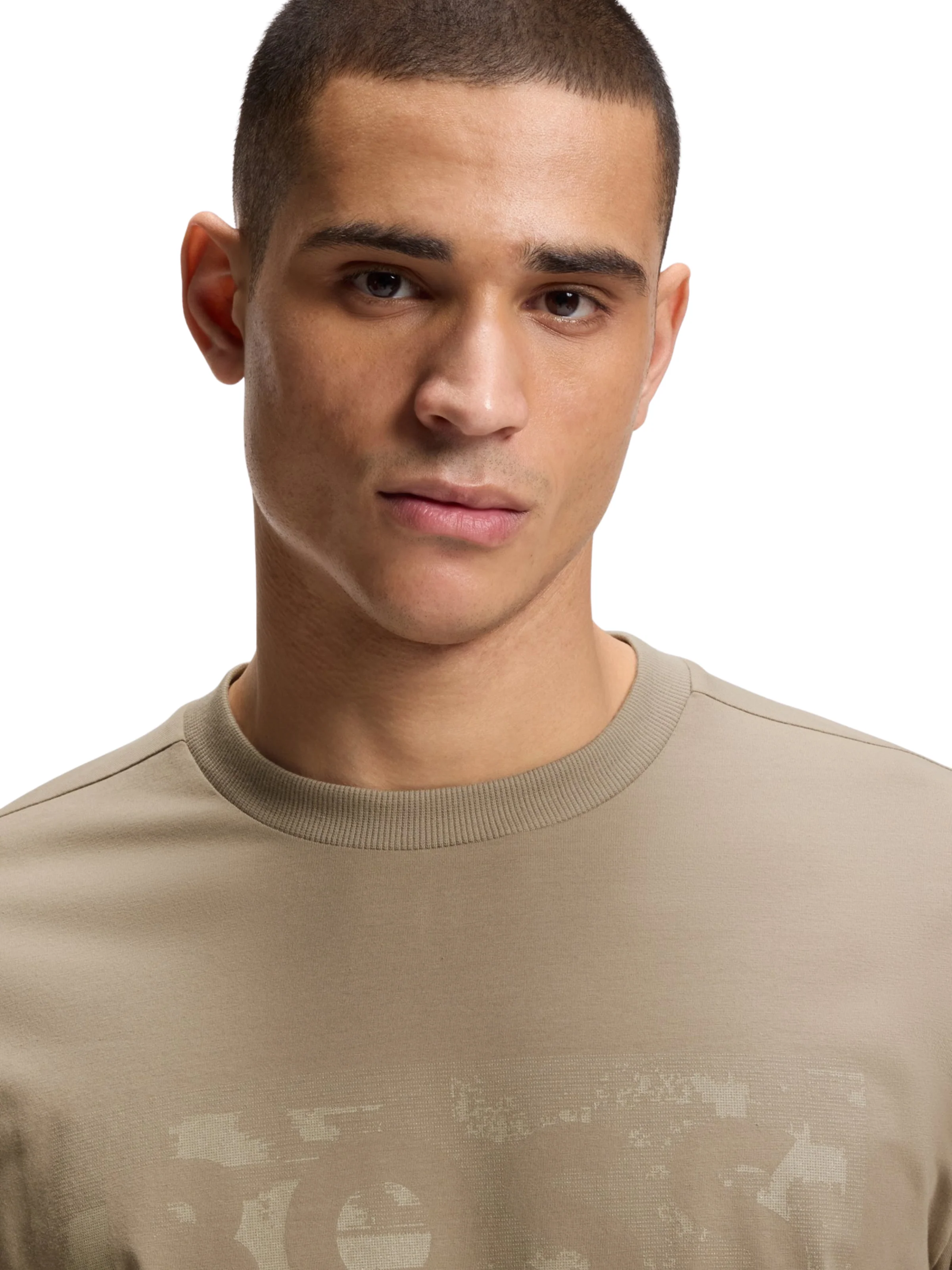 T-Shirt Boss marrone chiaro con grafica con logo - Image 3