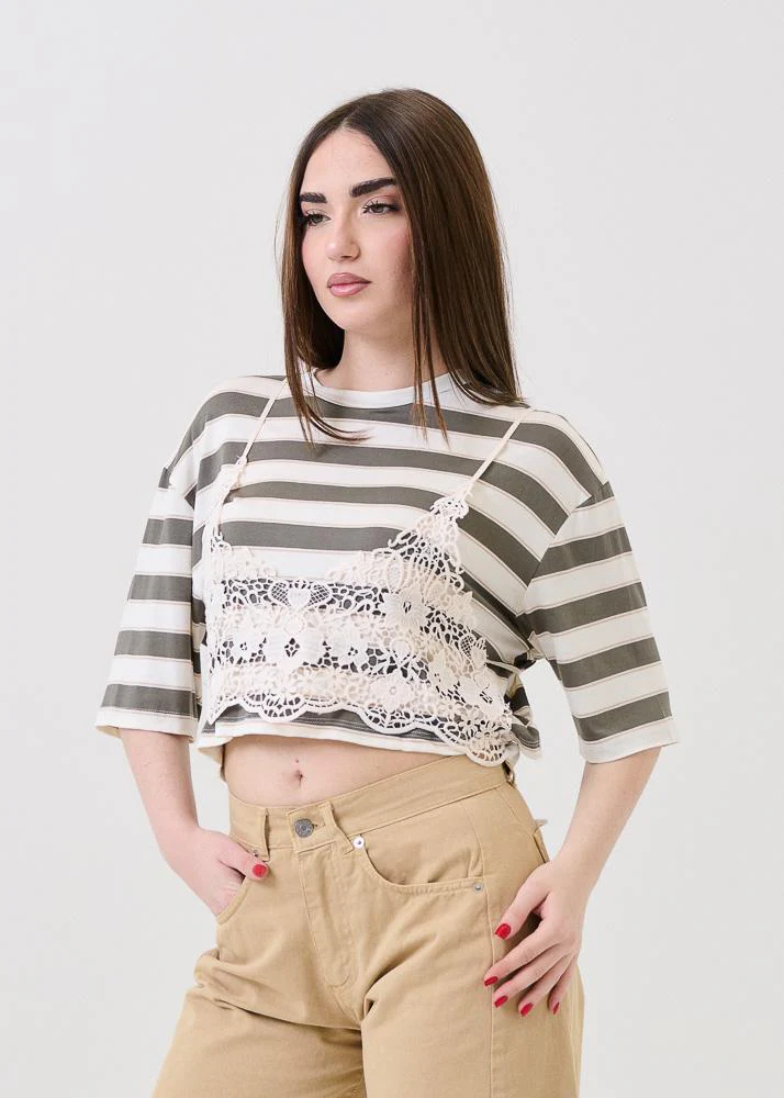 T-Shirt crop Haveone verde militare a righe con bralette in pizzo - Image 2