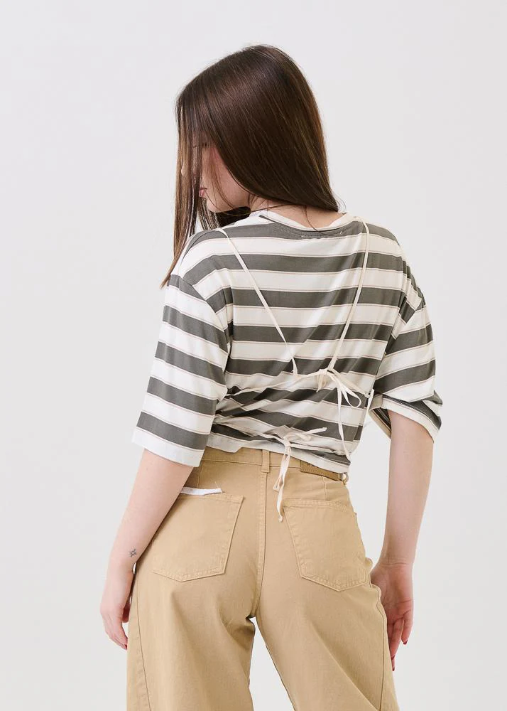 T-Shirt crop Haveone verde militare a righe con bralette in pizzo - Image 3