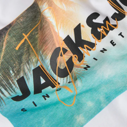 T-Shirt Jack & Jones bianca con stampa tropicale e logo - Image 3