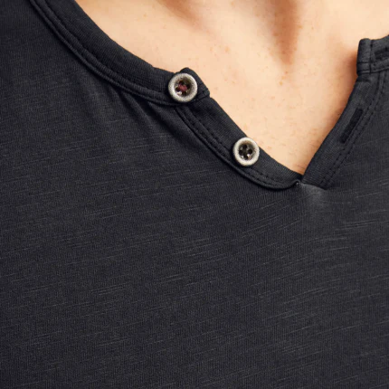 T-Shirt Jack & Jones nera con bottoncini al collo - Image 4