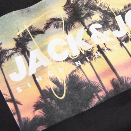 T-Shirt Jack & Jones nera con stampa tropicale e logo - Image 3