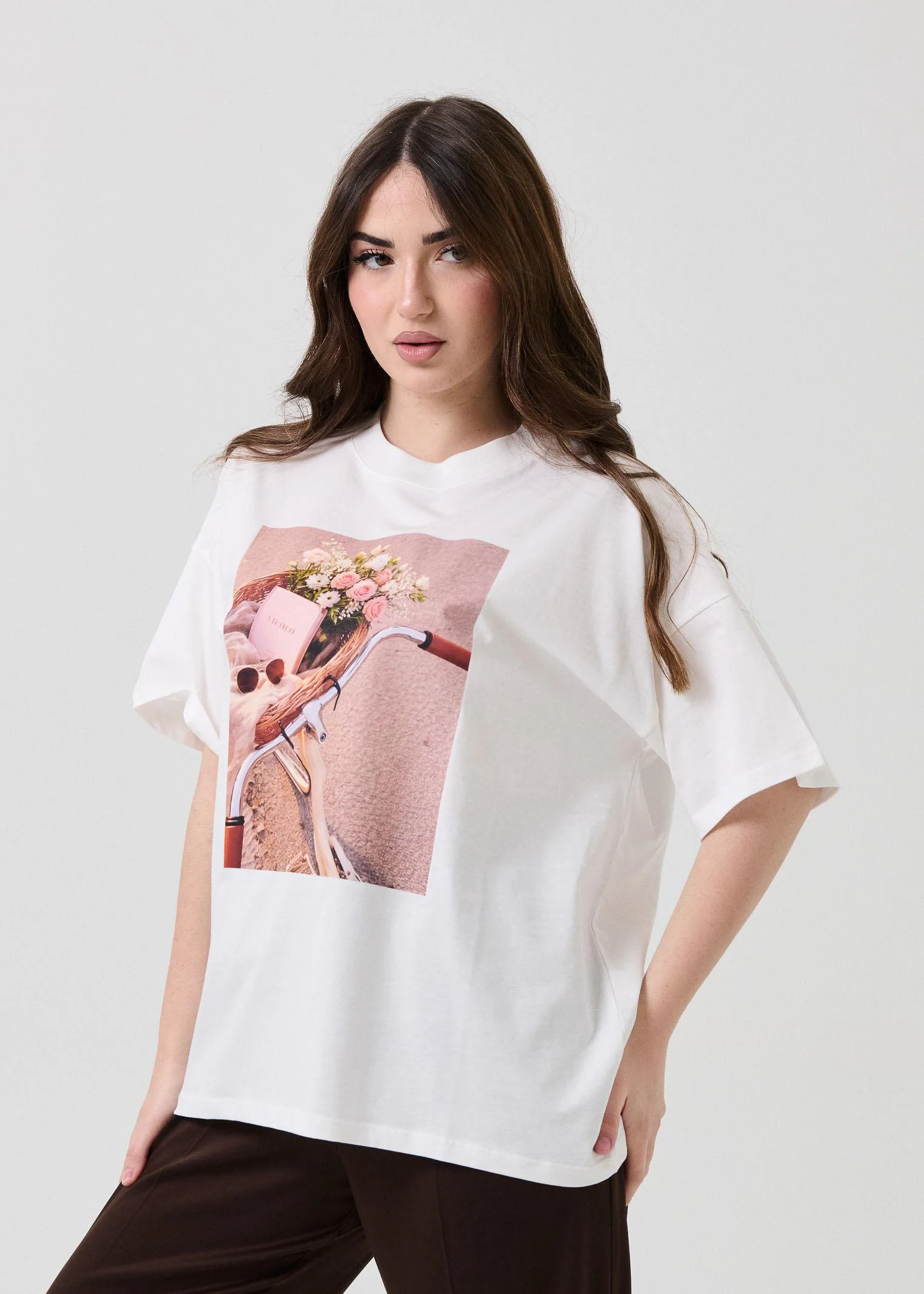 T-Shirt over Vicolo bianca con stampa floreale - Image 2