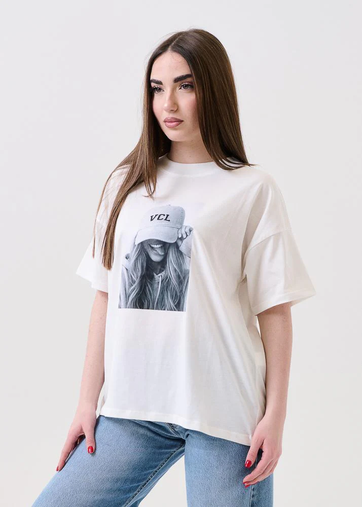 T-Shirt over Vicolo bianca con stampa in bianco e nero logo VCL - Image 2