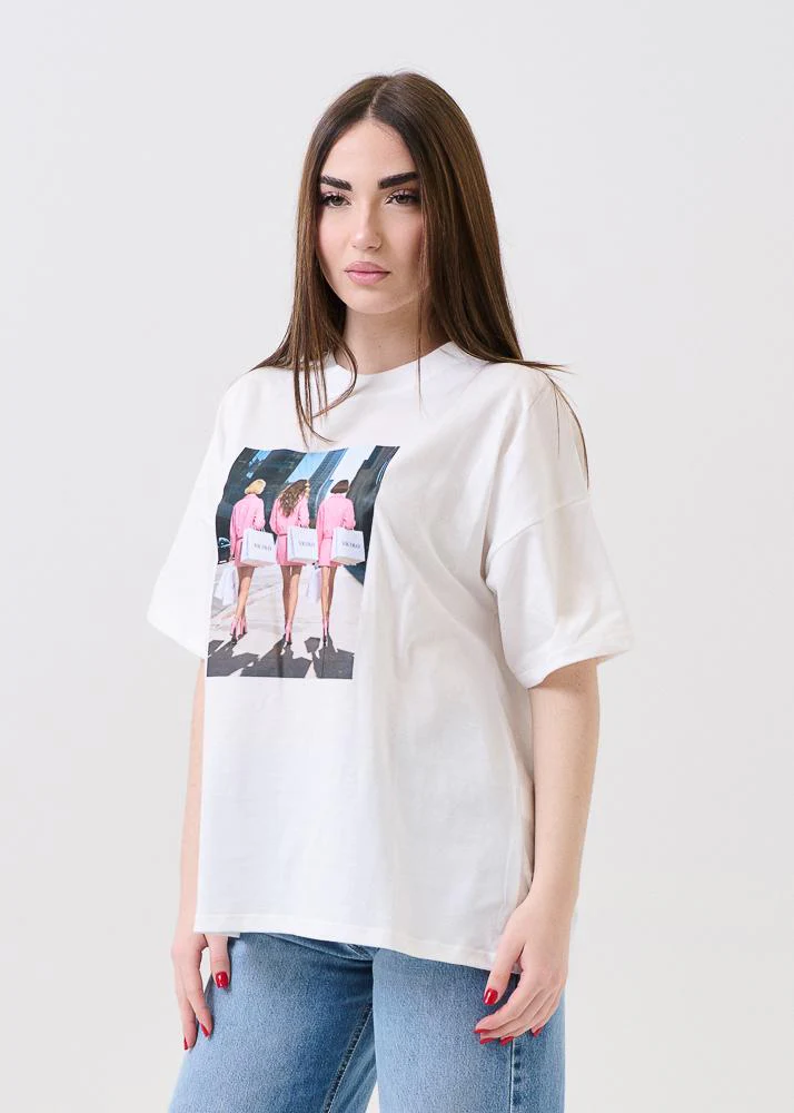 T-Shirt over Vicolo bianca con stampa modelle con shopper Vicolo - Image 2