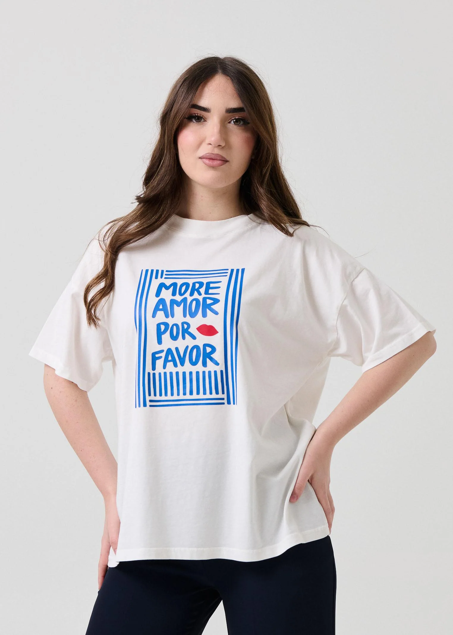 T-Shirt over Vicolo bianca "More, Amor, Por Favor"