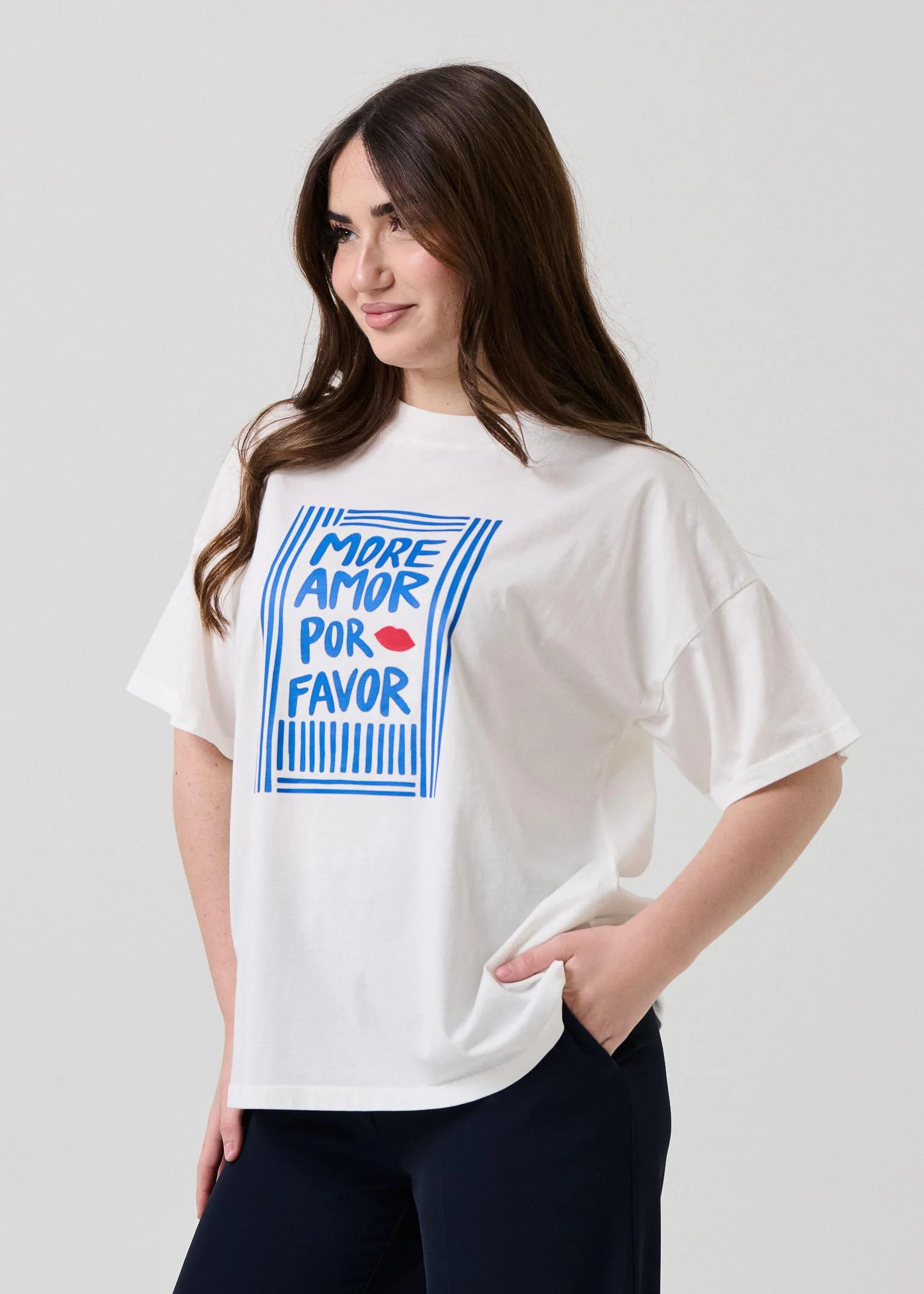 T-Shirt over Vicolo bianca "More, Amor, Por Favor" - Image 2
