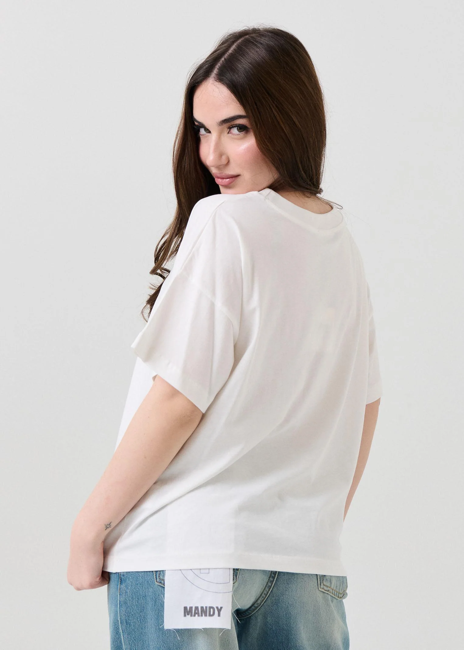 T-Shirt over Vicolo bianca "Perfect" con teddy - Image 2