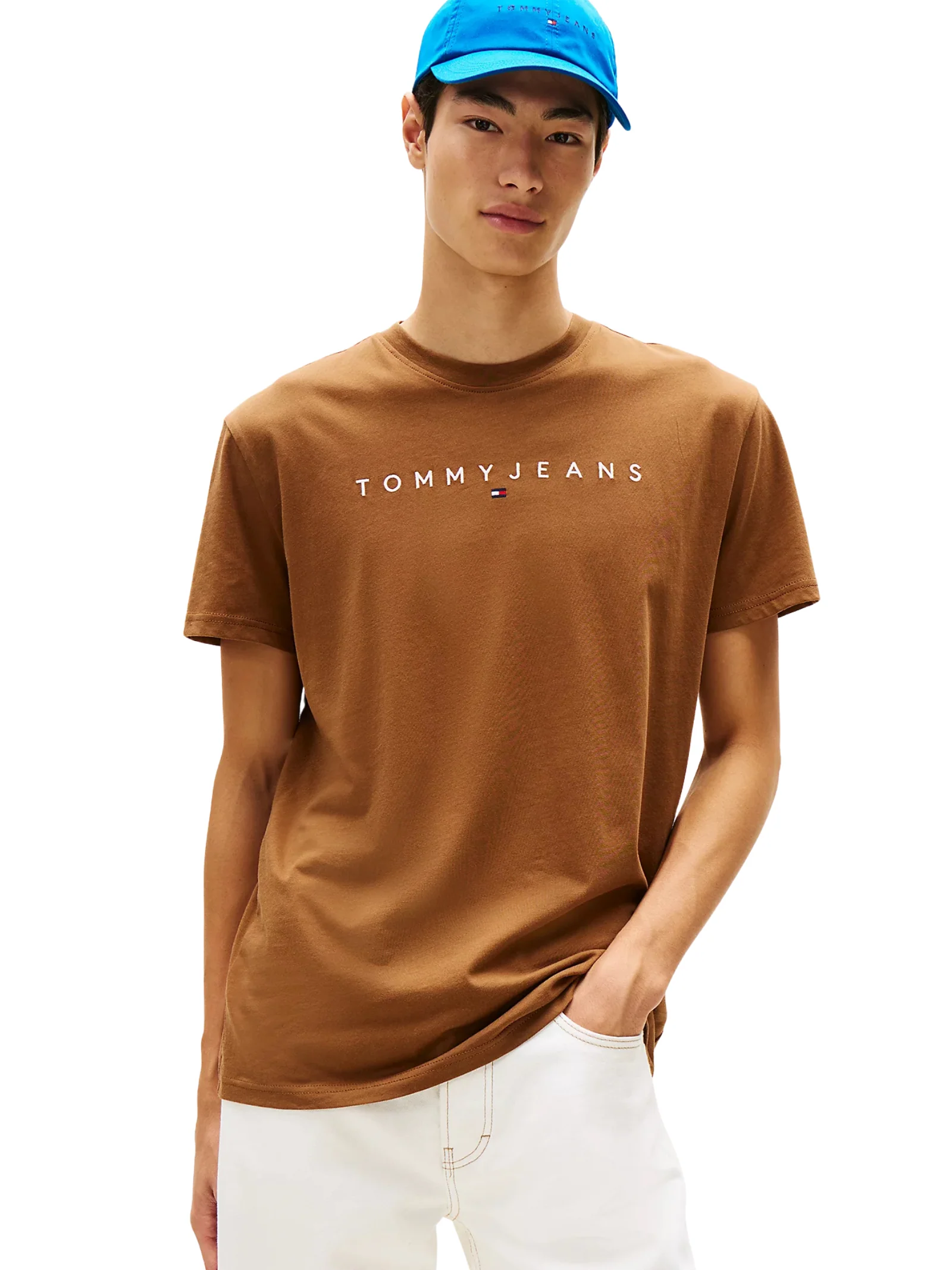 T-shirt Tommy Hilfiger marrone con logo lineare ricamato - Image 2