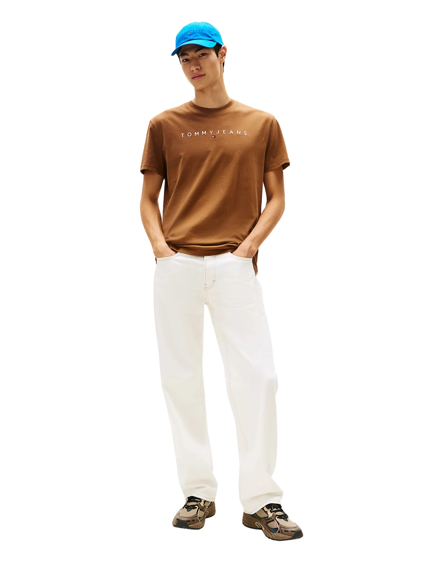T-shirt Tommy Hilfiger marrone con logo lineare ricamato - Image 4