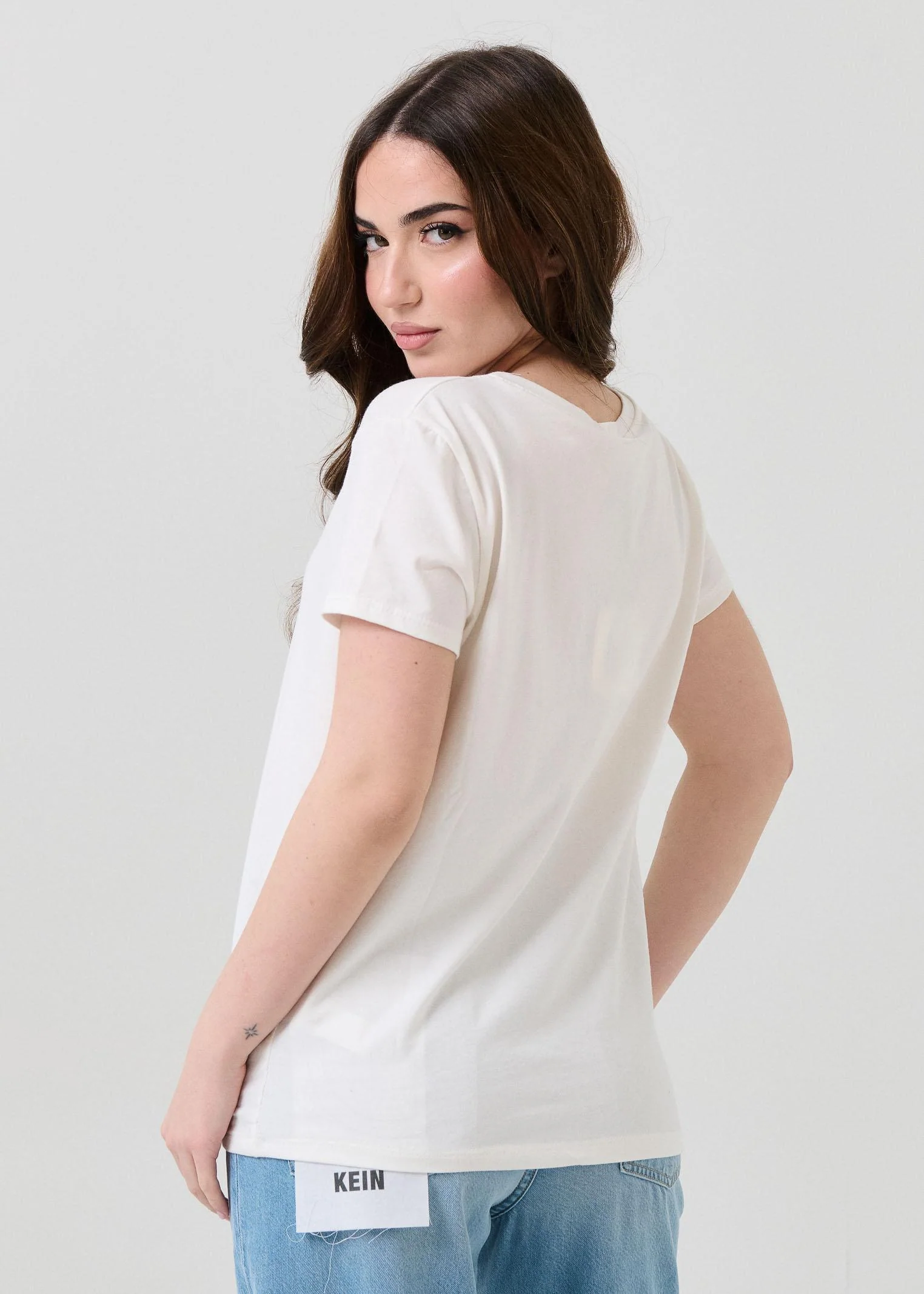 T-Shirt Vicolo bianca con ricamo "per pochi.." - Image 3