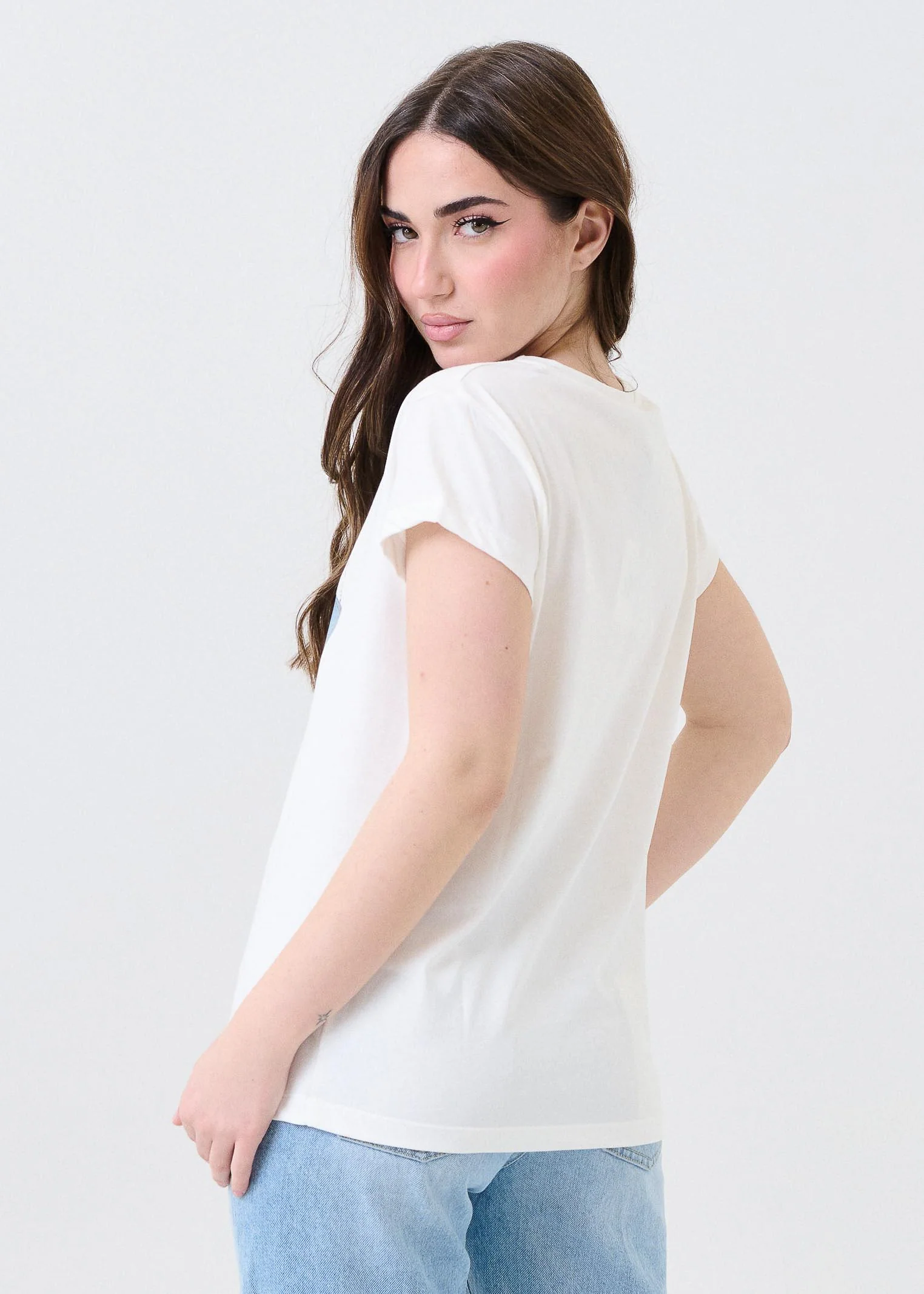 T-Shirt Vicolo bianca con stampa corpetto in denim - Image 3