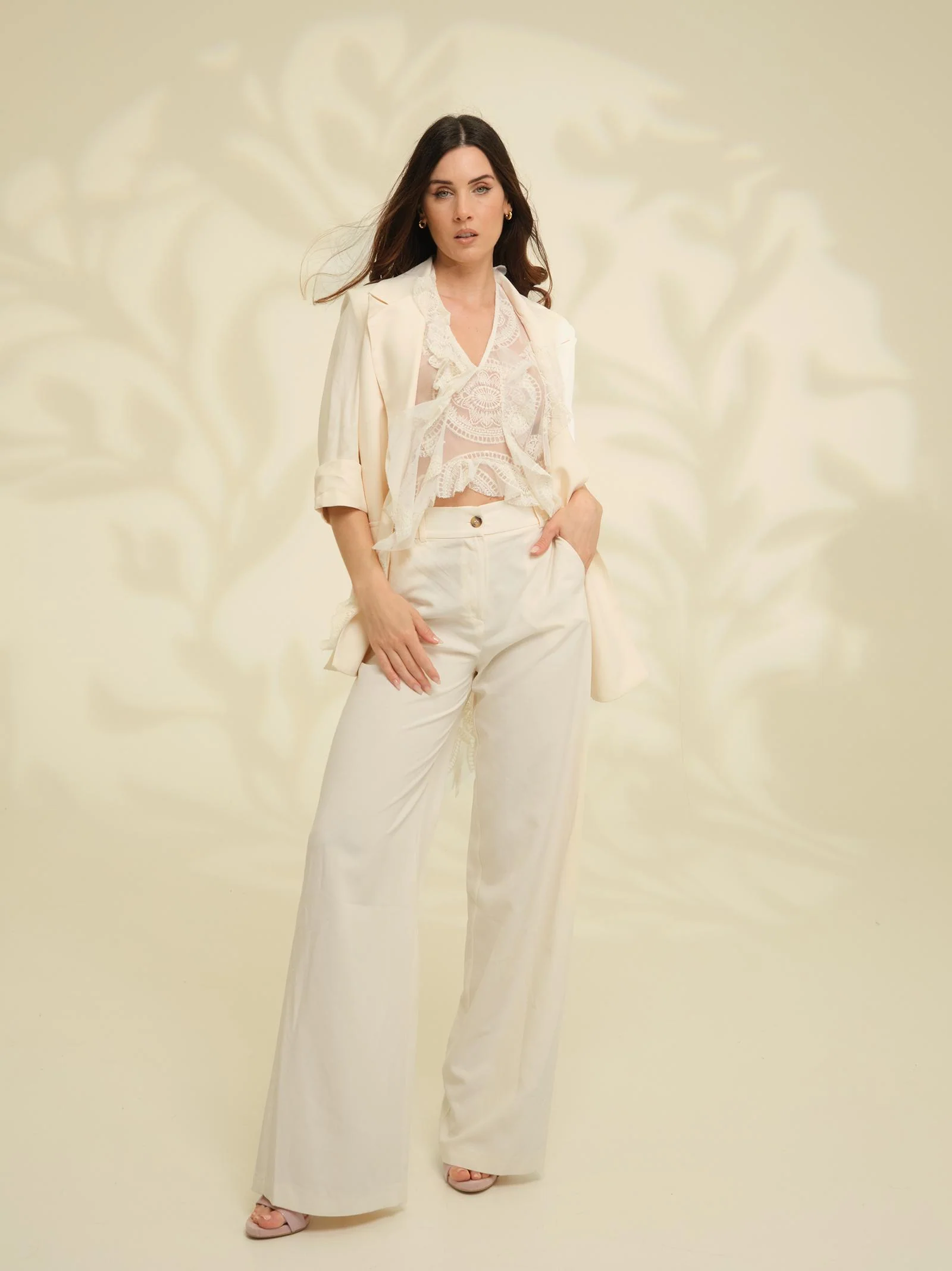 Top in pizzo Haveone bianco con balze - Image 4