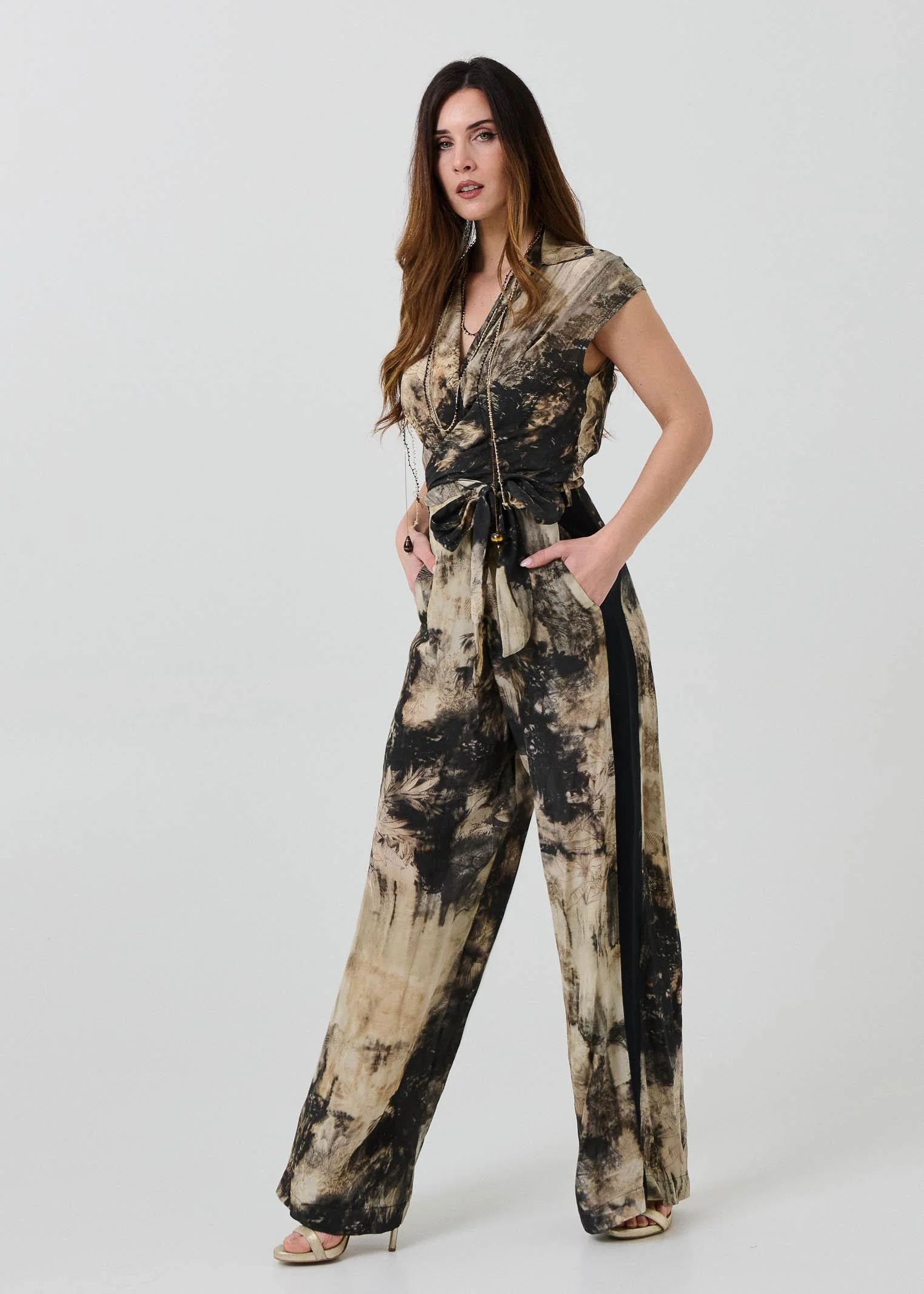 Tuta intera Souvenir beige con fusciacca - Image 3
