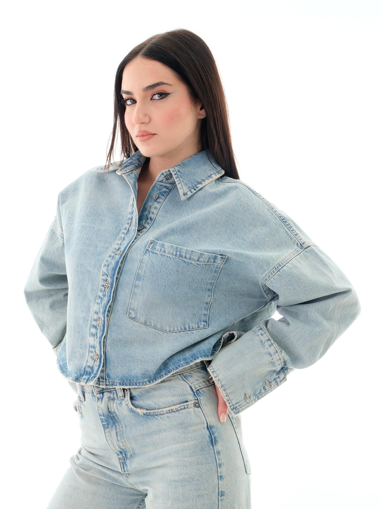 Camicia cropped Vicolo blu chiaro in denim - Image 2
