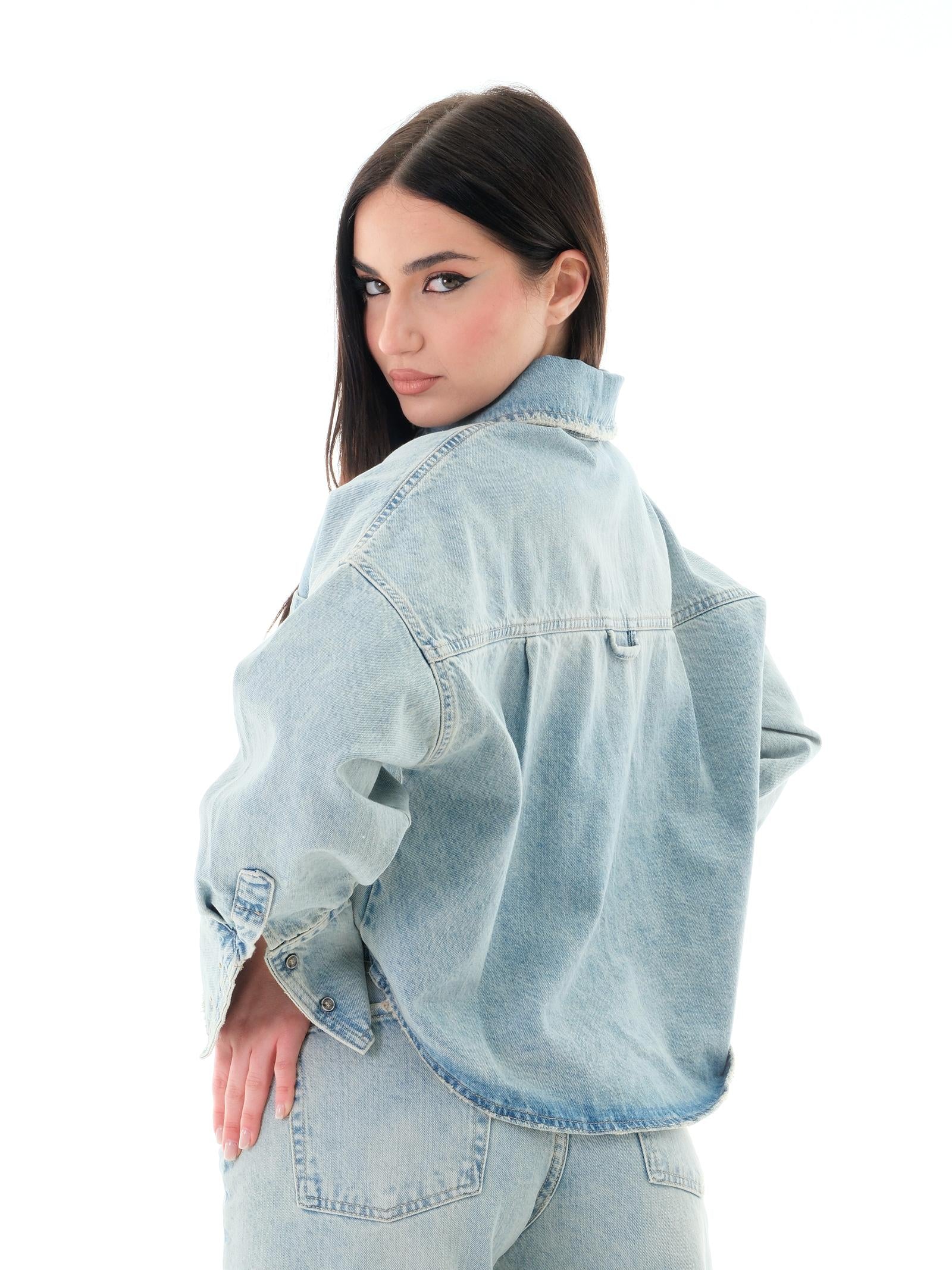 Camicia cropped Vicolo blu chiaro in denim - Image 3
