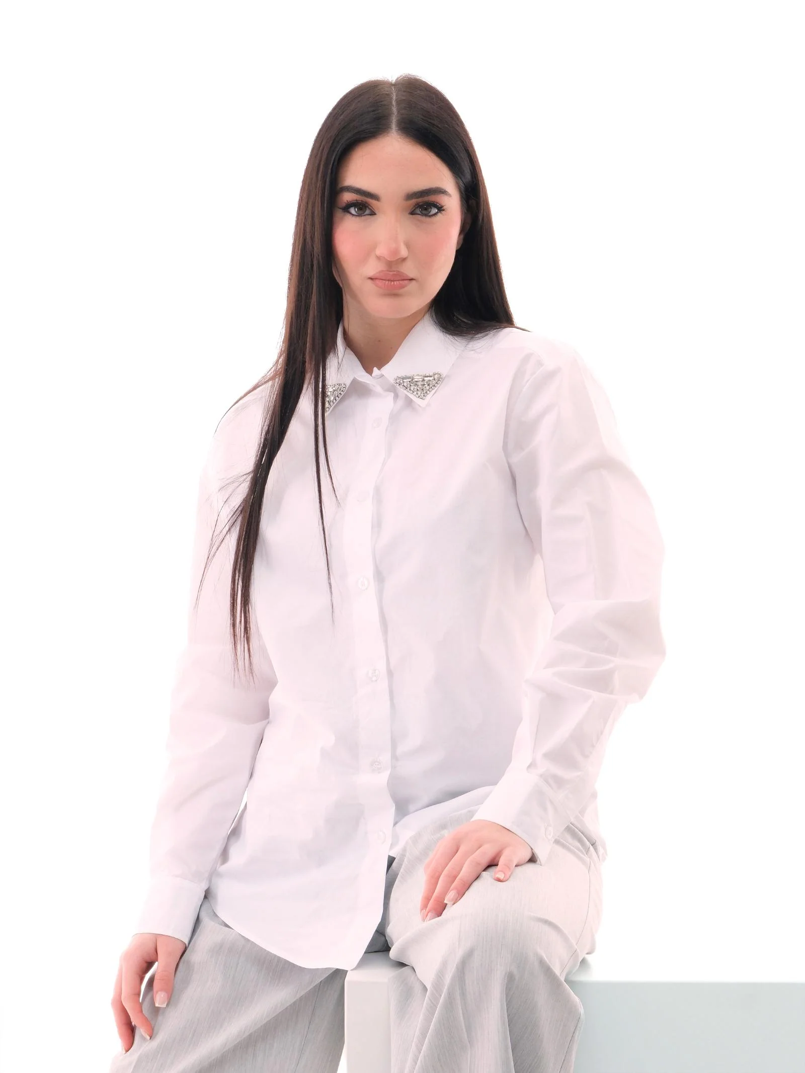 Camicia Vicolo bianca con dettagli gioiello - Image 2