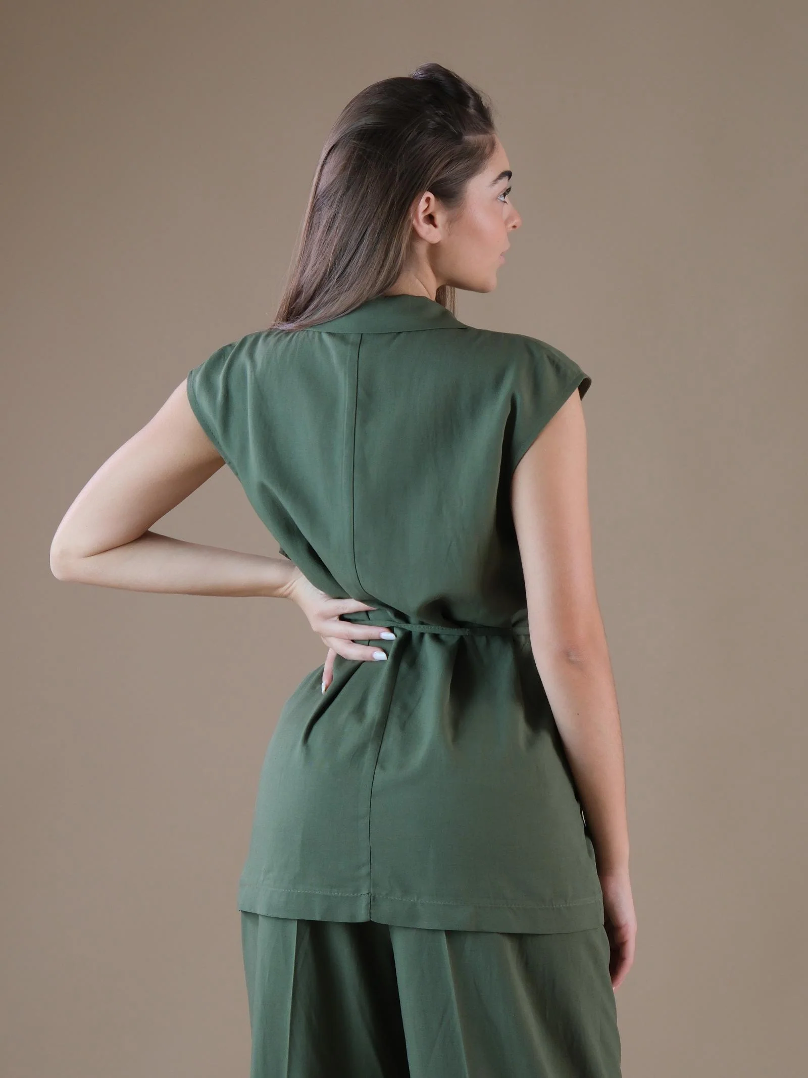 Gilet verde militare in misto lino con cinturino - Image 3