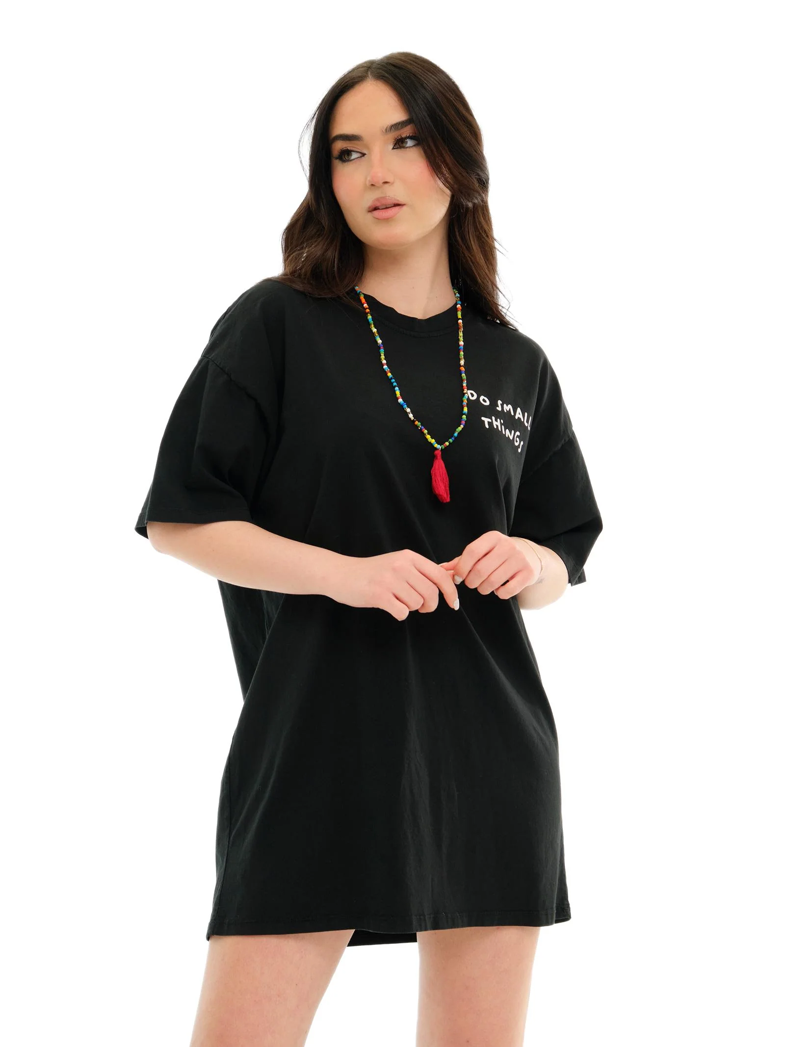 Maxi T-Shirt Vicolo nera "do small things" con collana