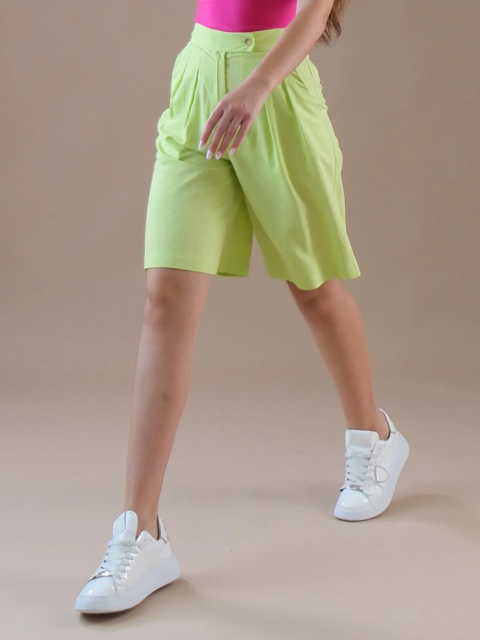 Shorts verde lime in misto lino con pinces - Image 2