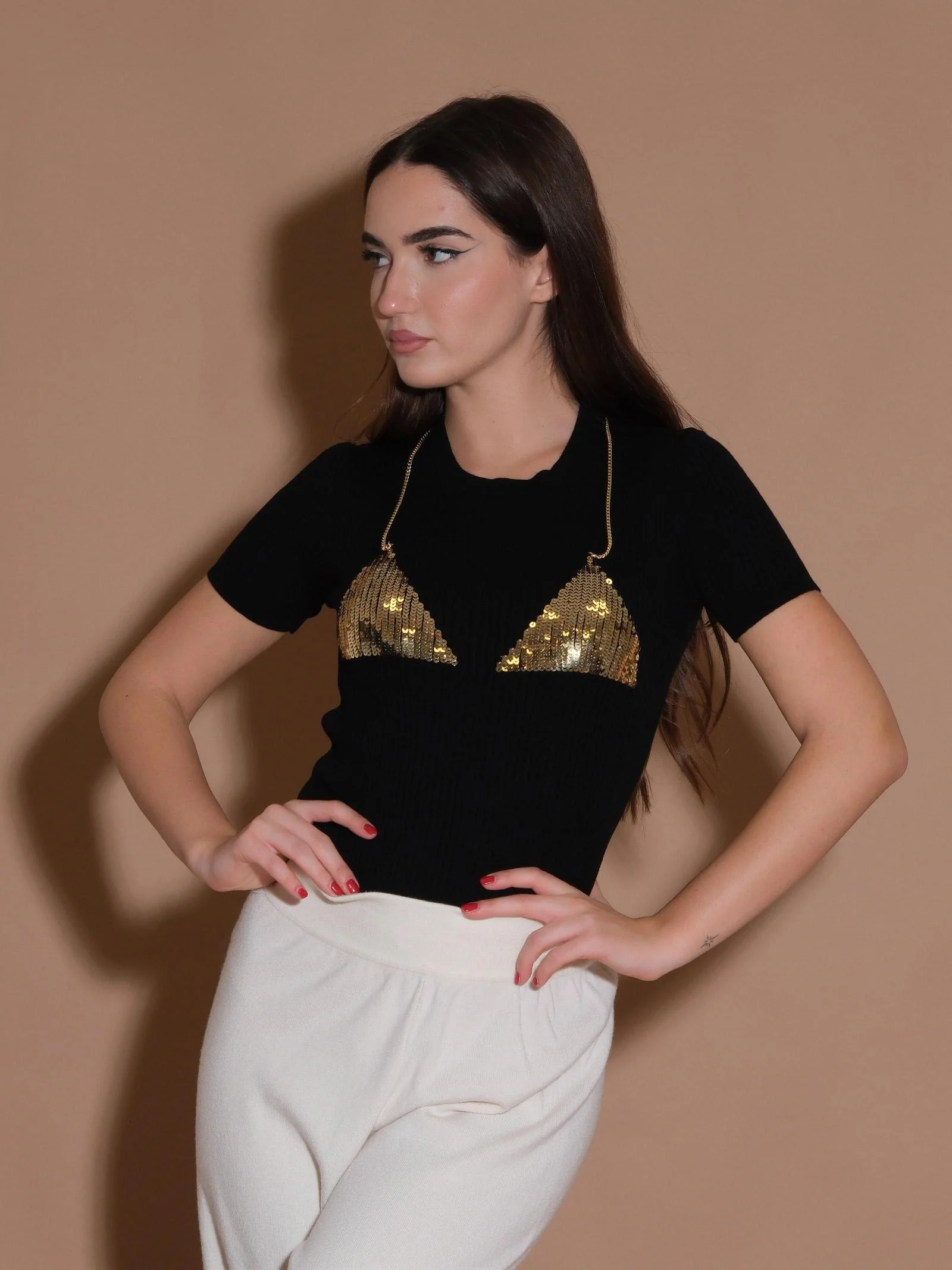 T-shirt a costine con triangoli in pailettes