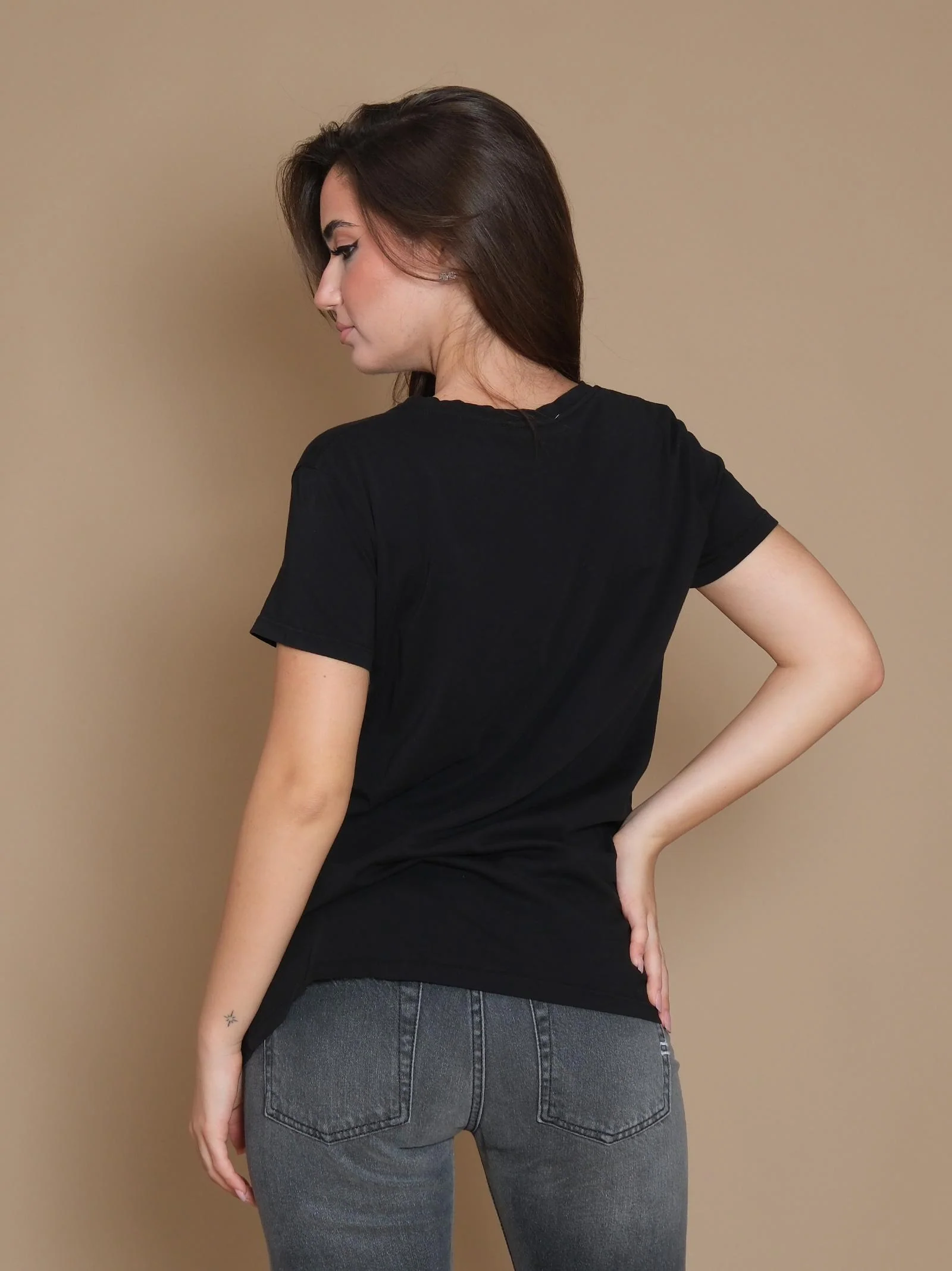 T-Shirt Vicolo nera con stampa VCL frontale - Image 3